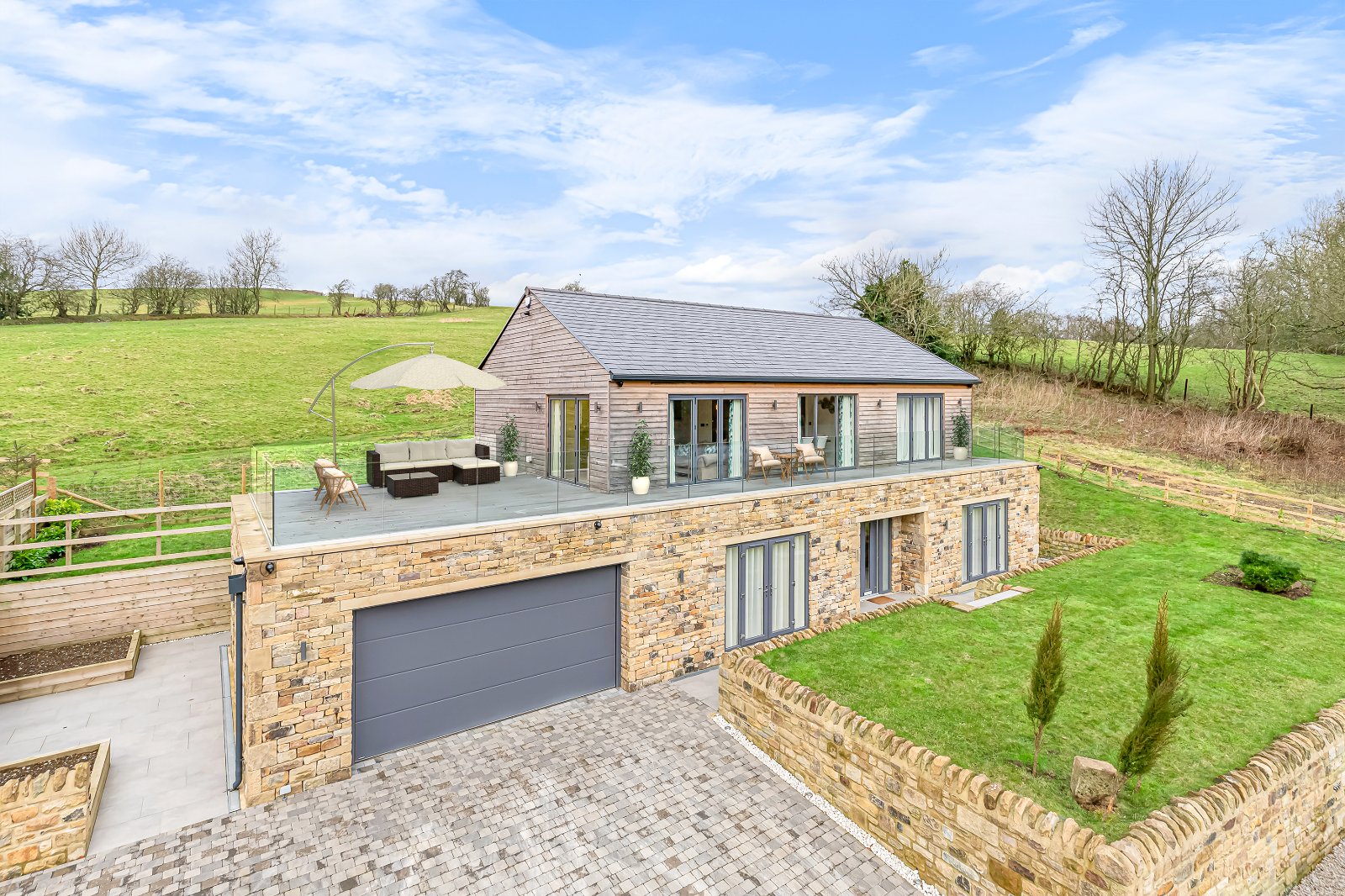 4 bedroom detached house for sale 0