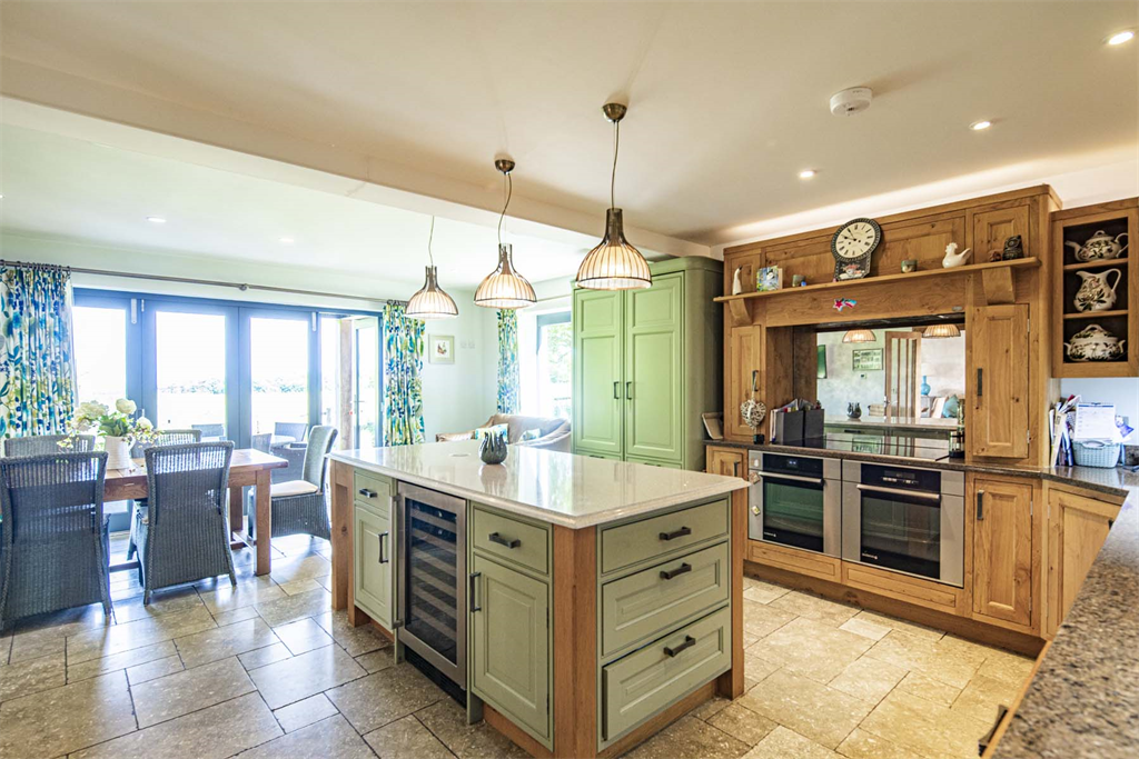 4 bedroom detached house for sale 0