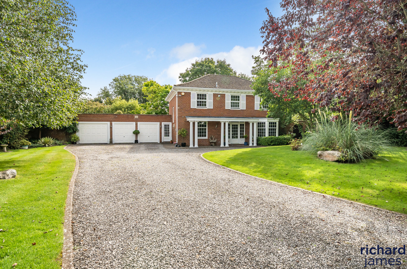 Photos of Leverton Gate, Broome Manor, Swindon SN3 65639734