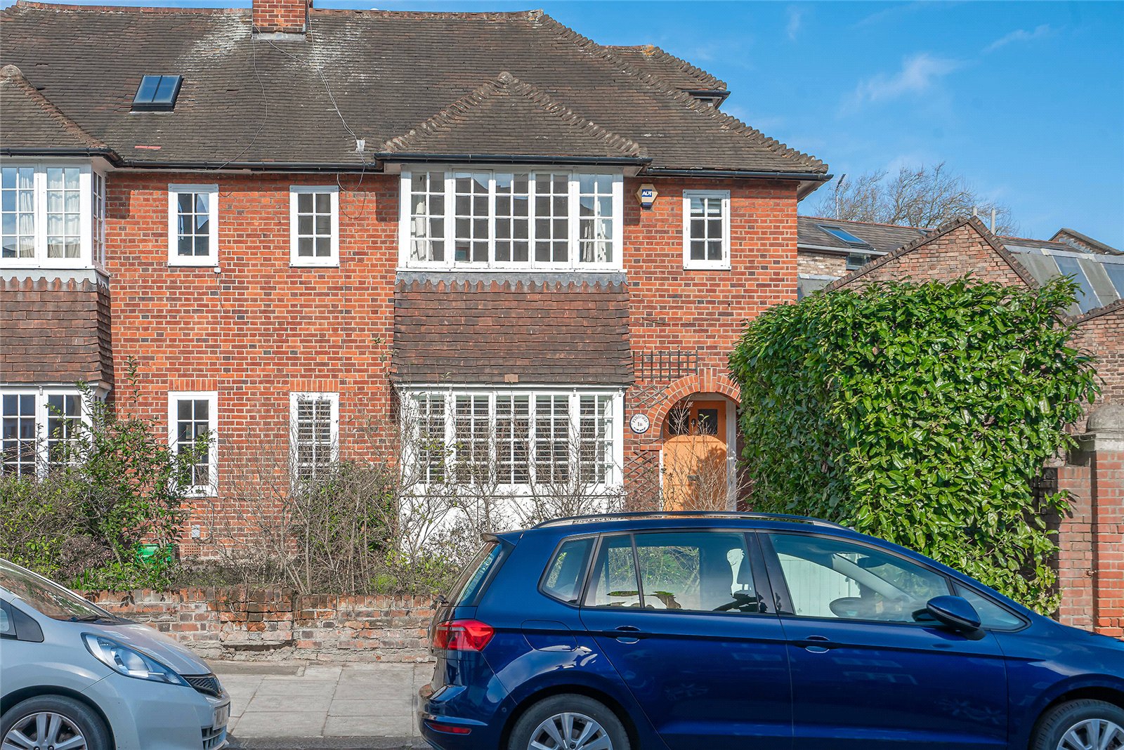 4 bedroom semi-detached house for sale 0