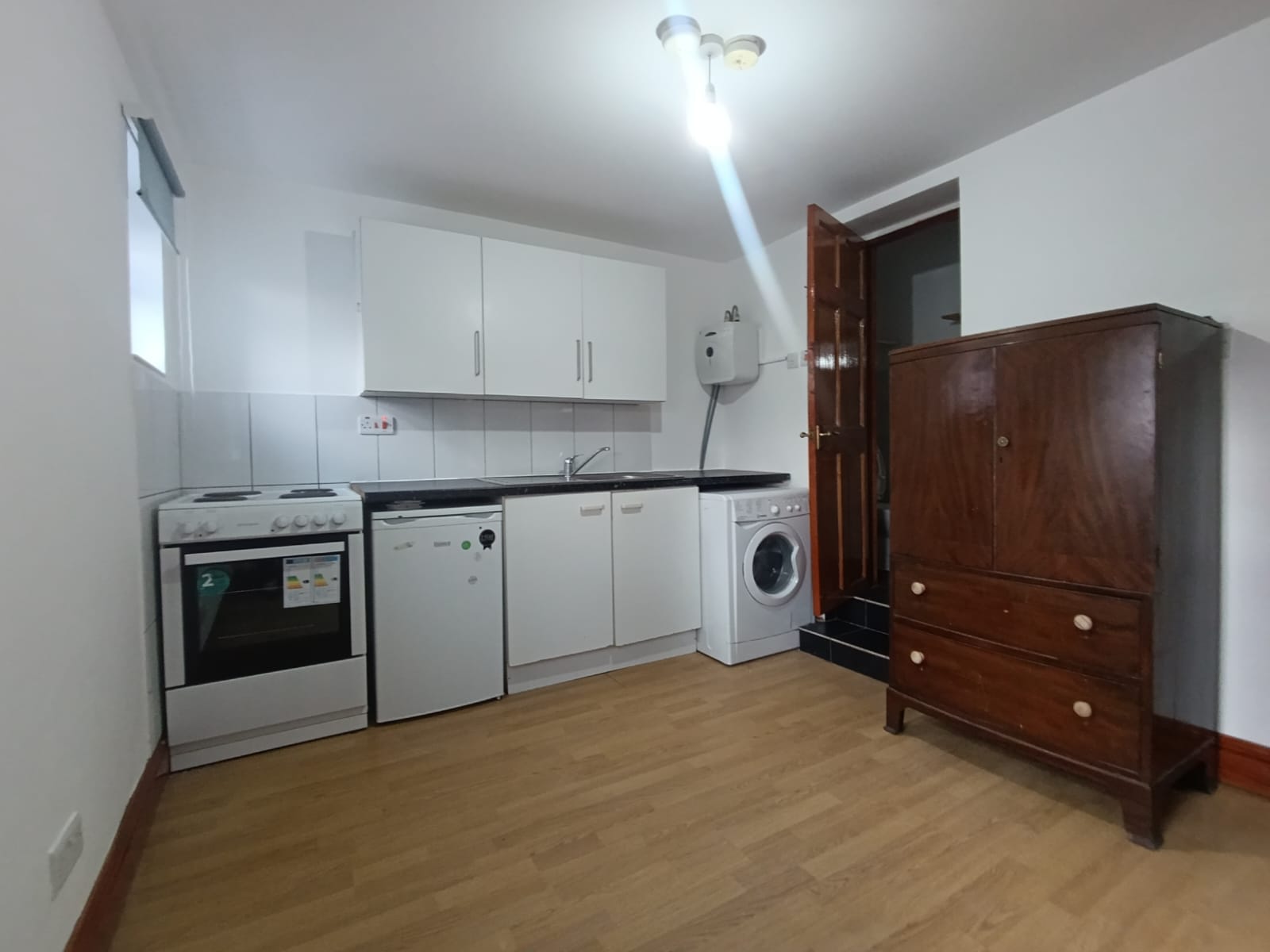 526, High Road Leyton, Leyton photo 4