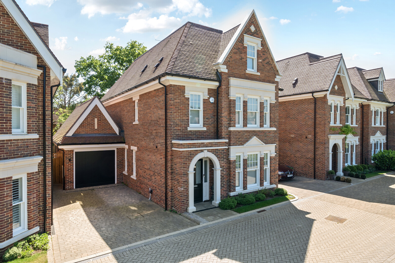 4 bedroom detached house for sale 0