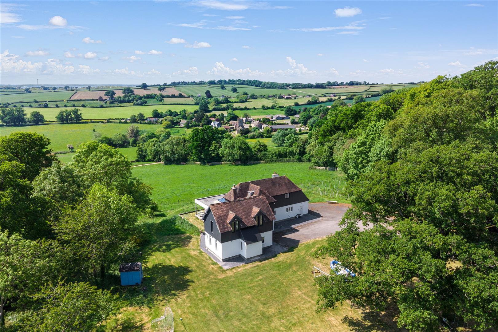 4 bedroom detached house for sale 0