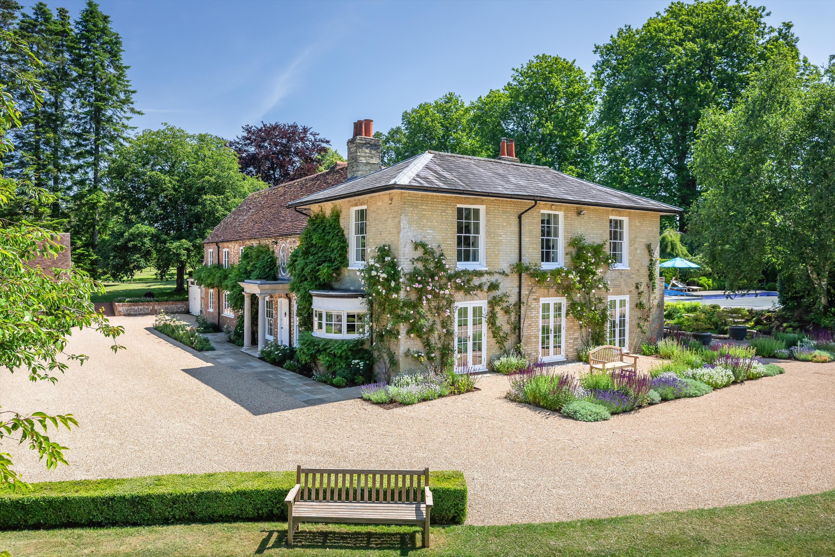 6 bedroom detached house for sale 0