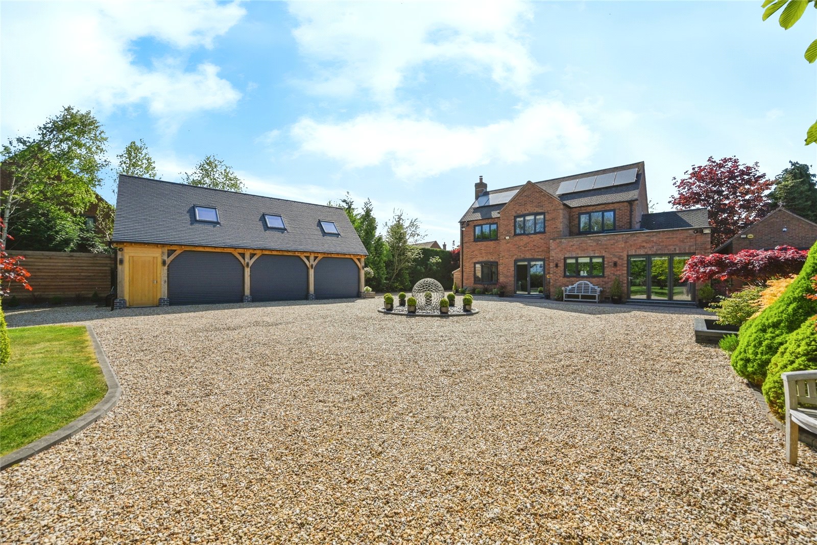 6 bedroom detached house for sale