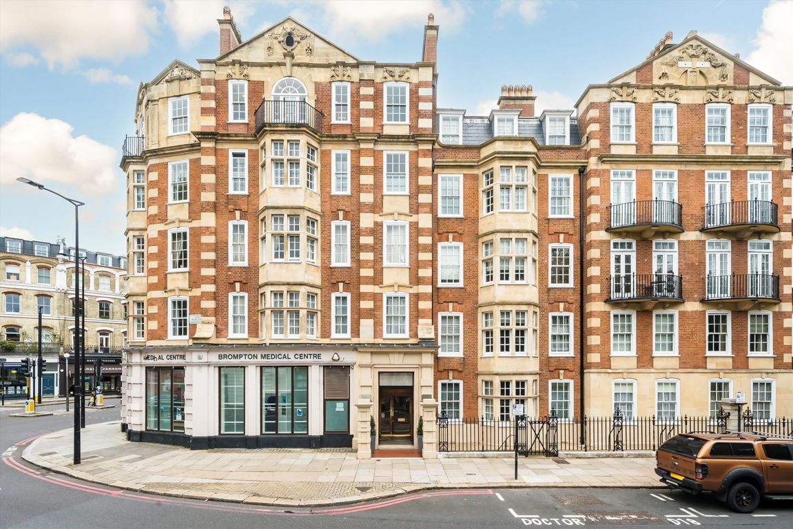 3 bedroom flat for sale 0