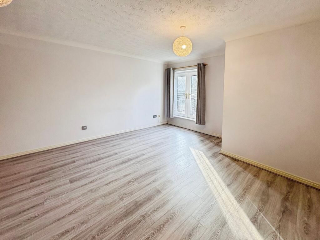 6 Orchardleigh Avenue, Enfield photo 3