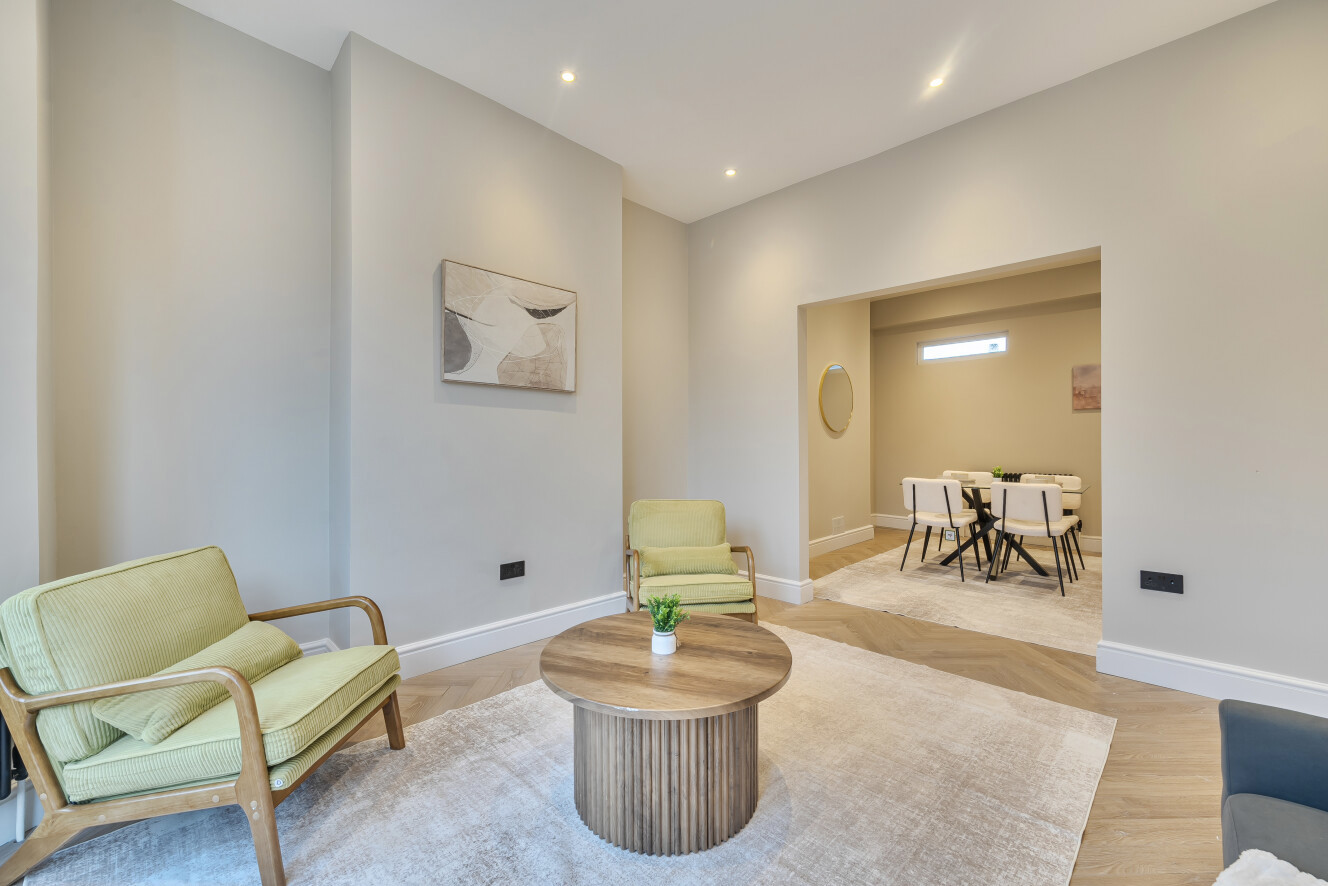 5 bedroom detached house for sale 0
