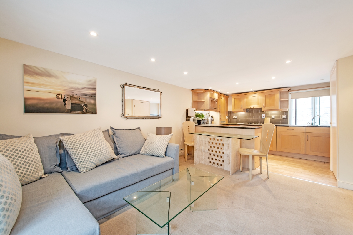 9c, Avery Row, London photo 2