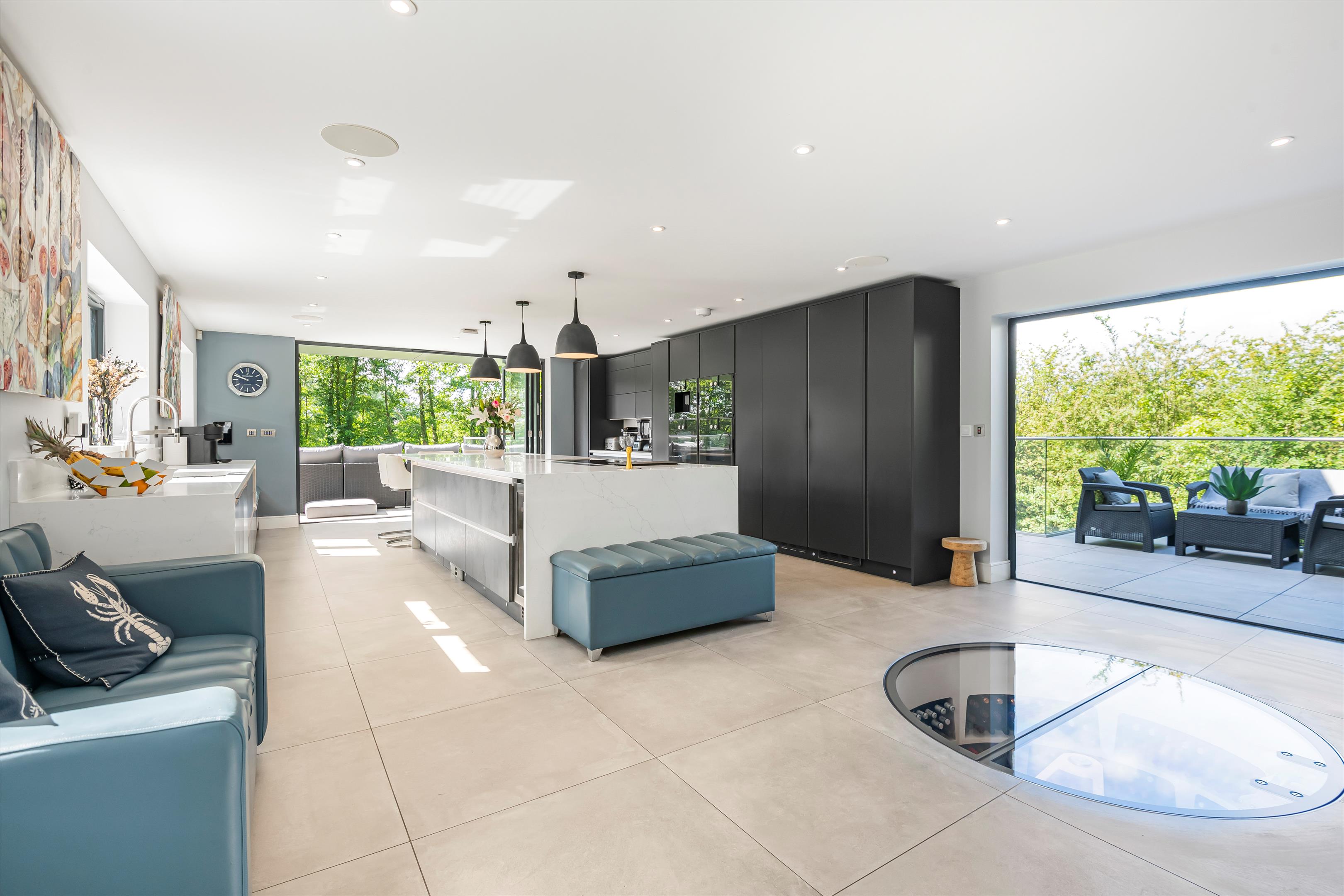 5 bedroom detached house for sale 0