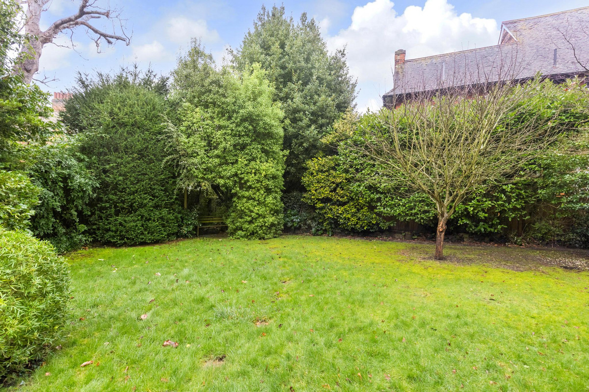 5 bedroom detached house for sale 0