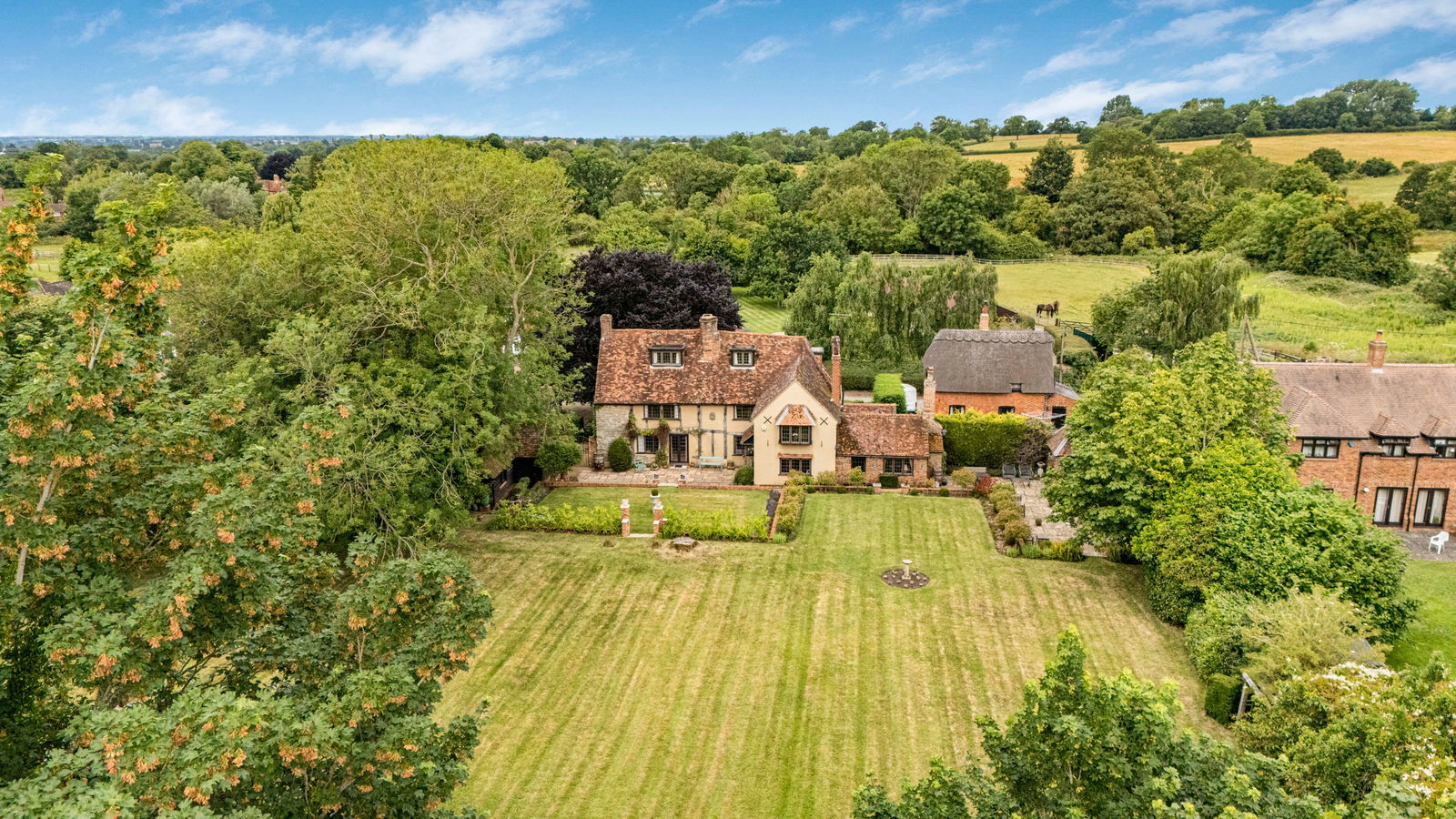 5 bedroom detached house for sale 0