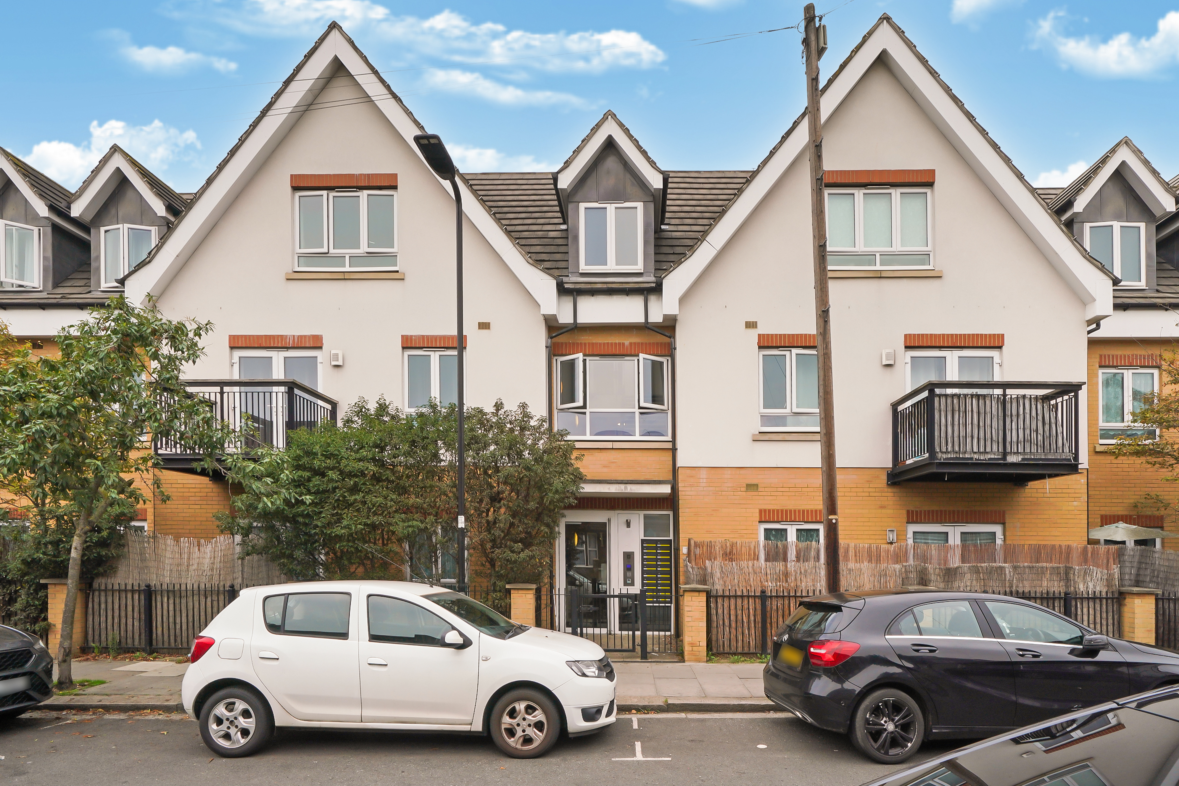 Featherstone Road, Southall photo 2