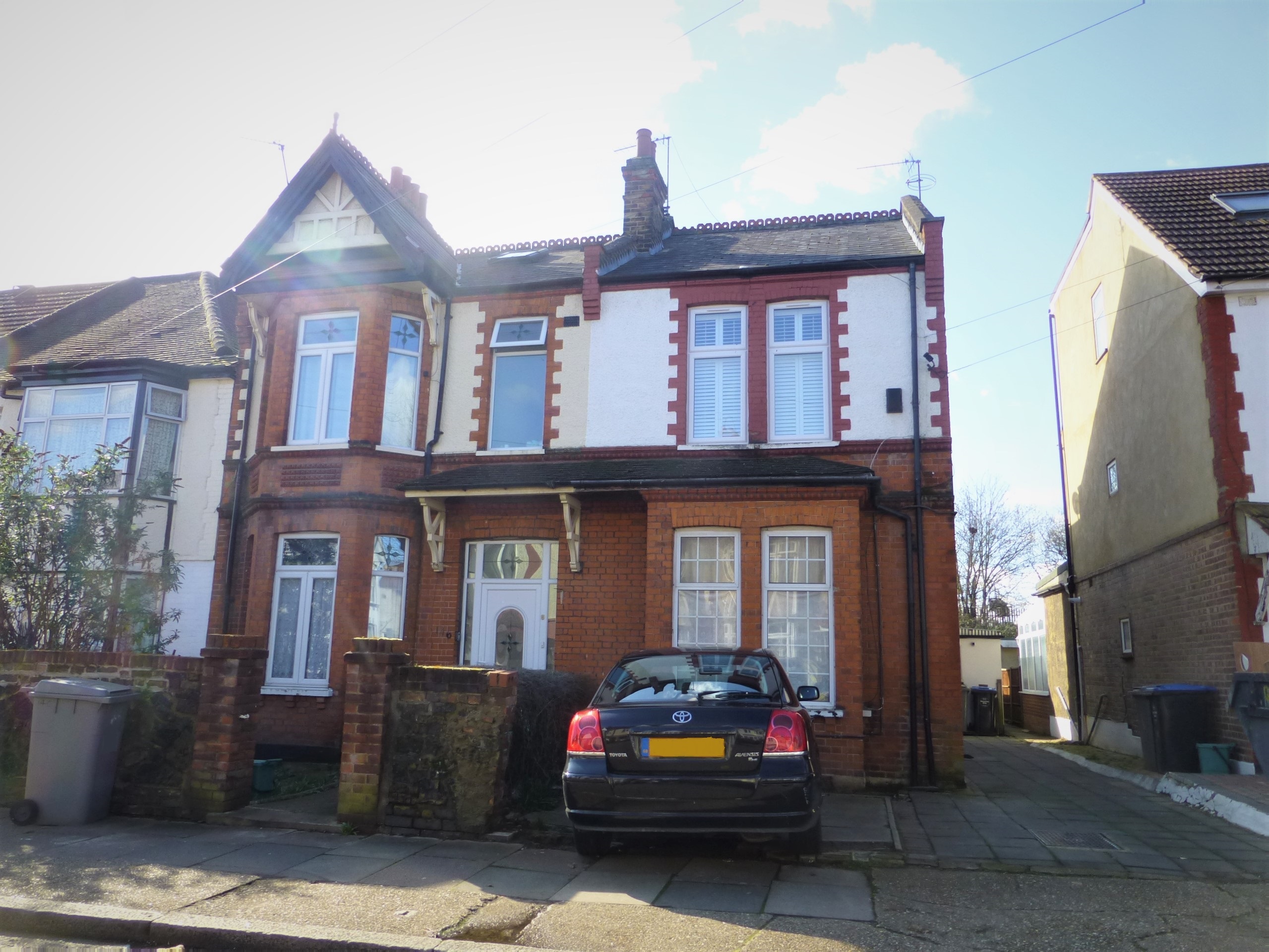 Wembley Central , Middlesex photo 2
