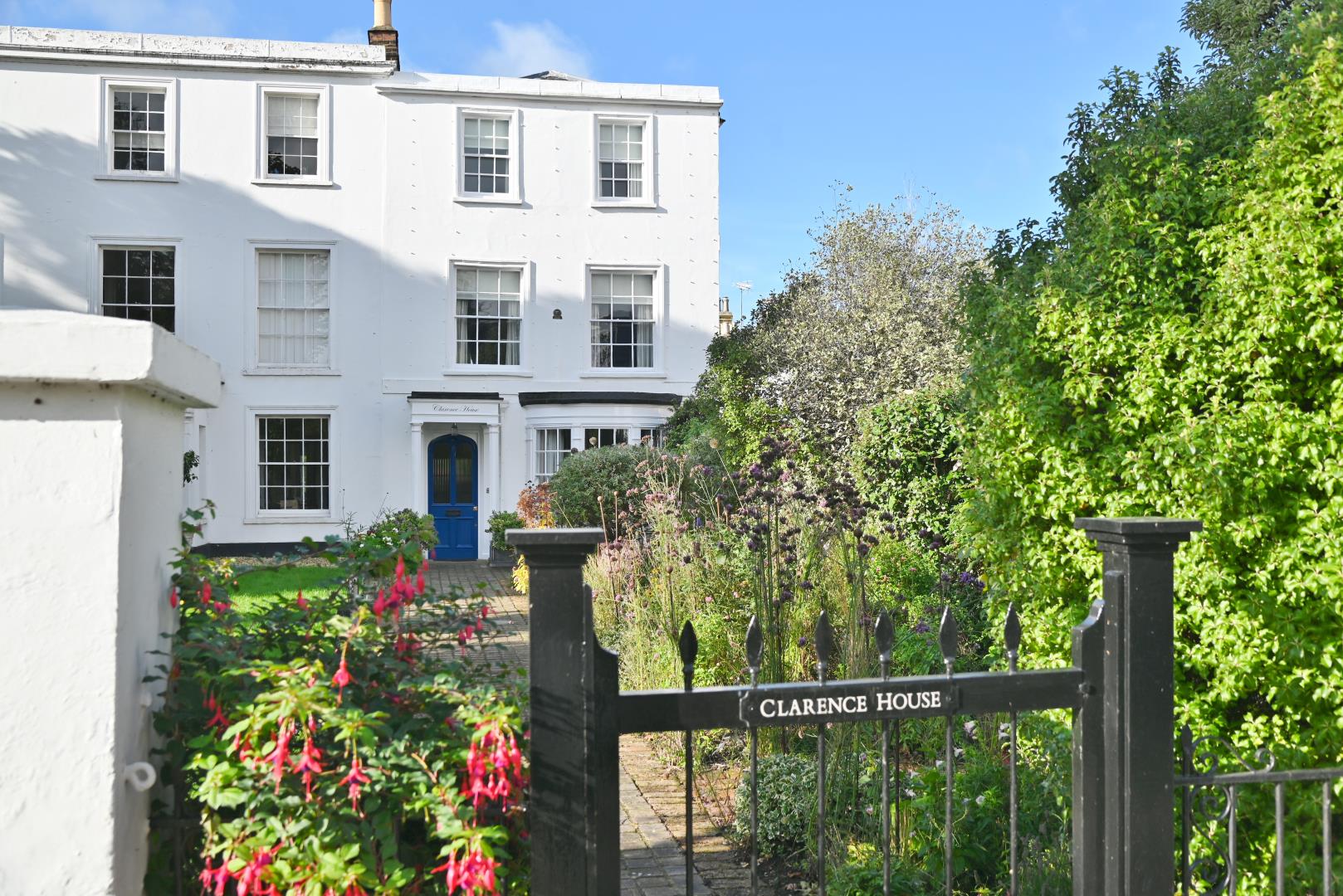 5 bedroom semi-detached house for sale 0