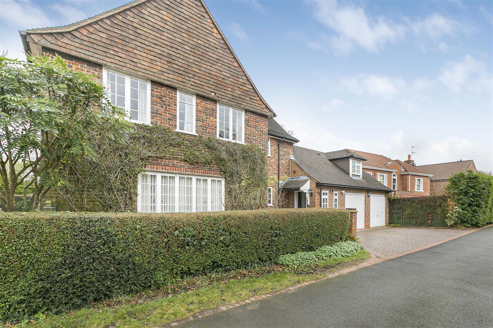 5 bedroom detached house for sale 0