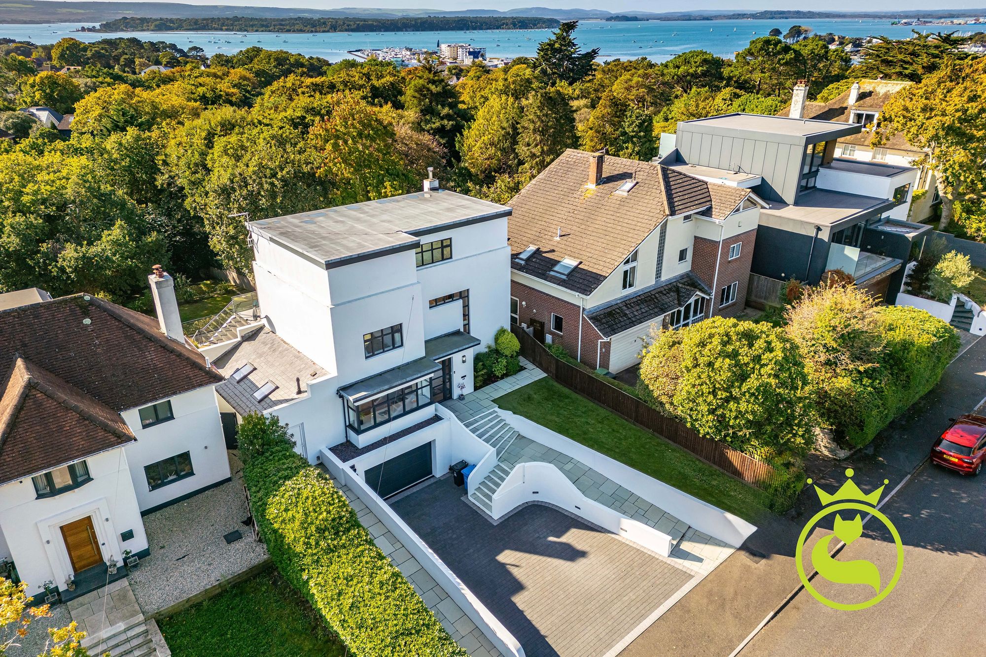 6 bedroom detached house for sale