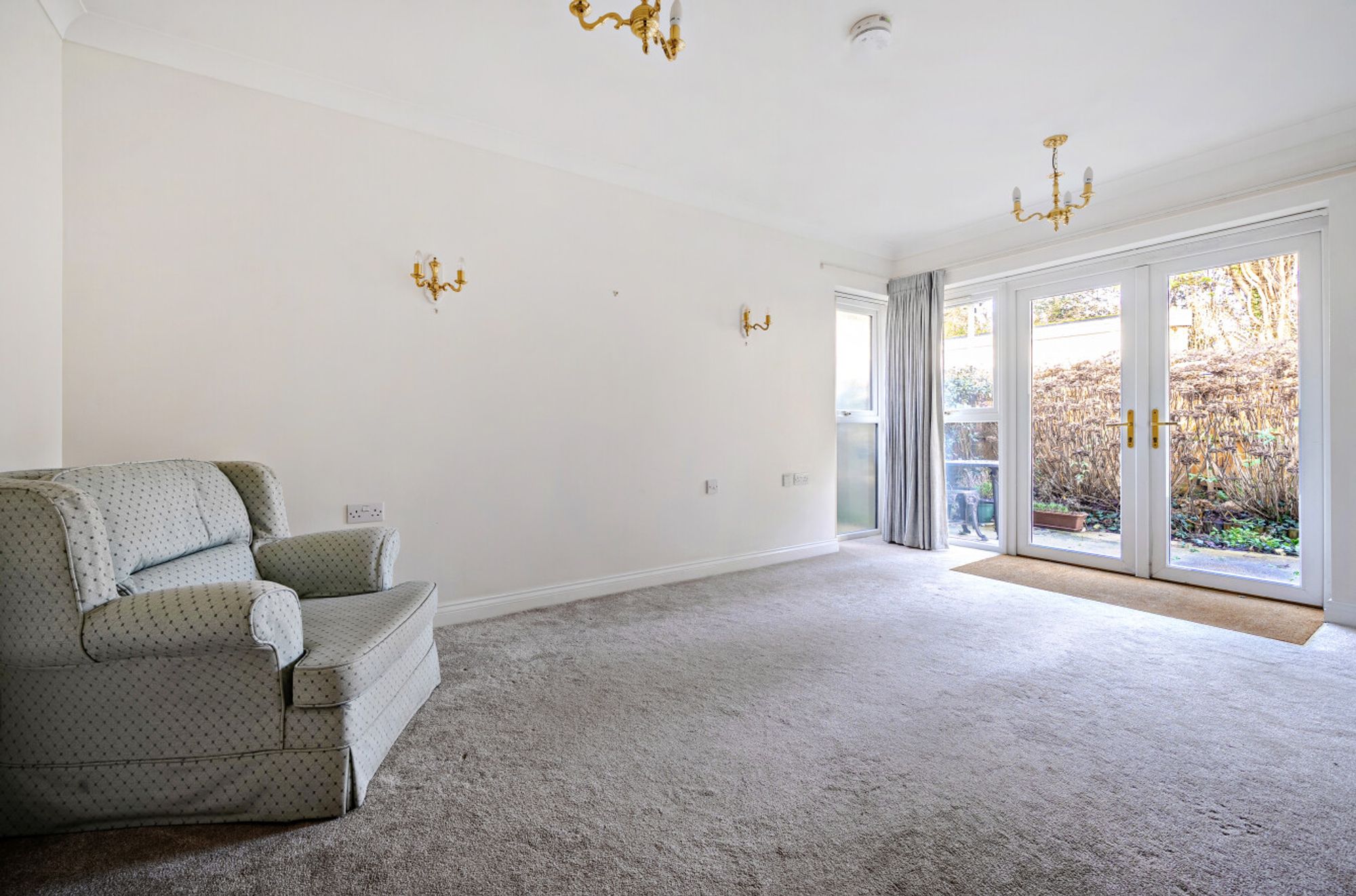 3 Claremont Gardens Fontwell Avenue, Chichester photo 4