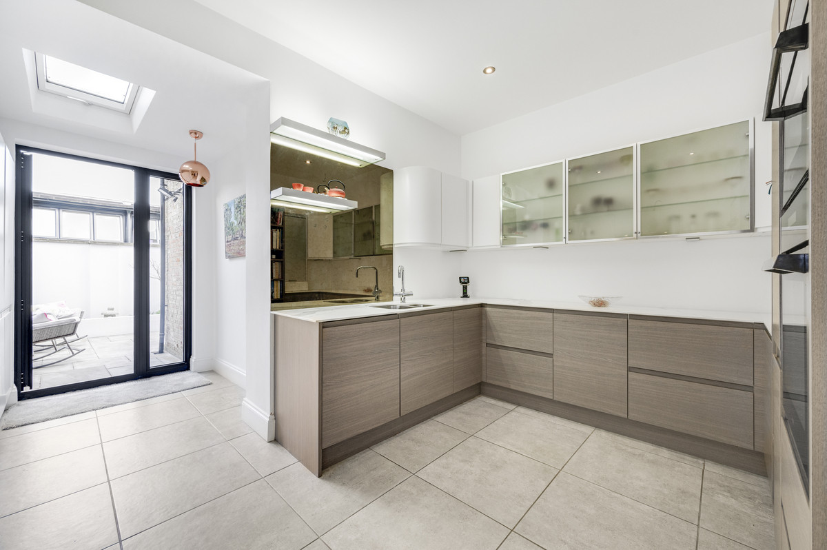 3 bedroom terraced house for sale 0