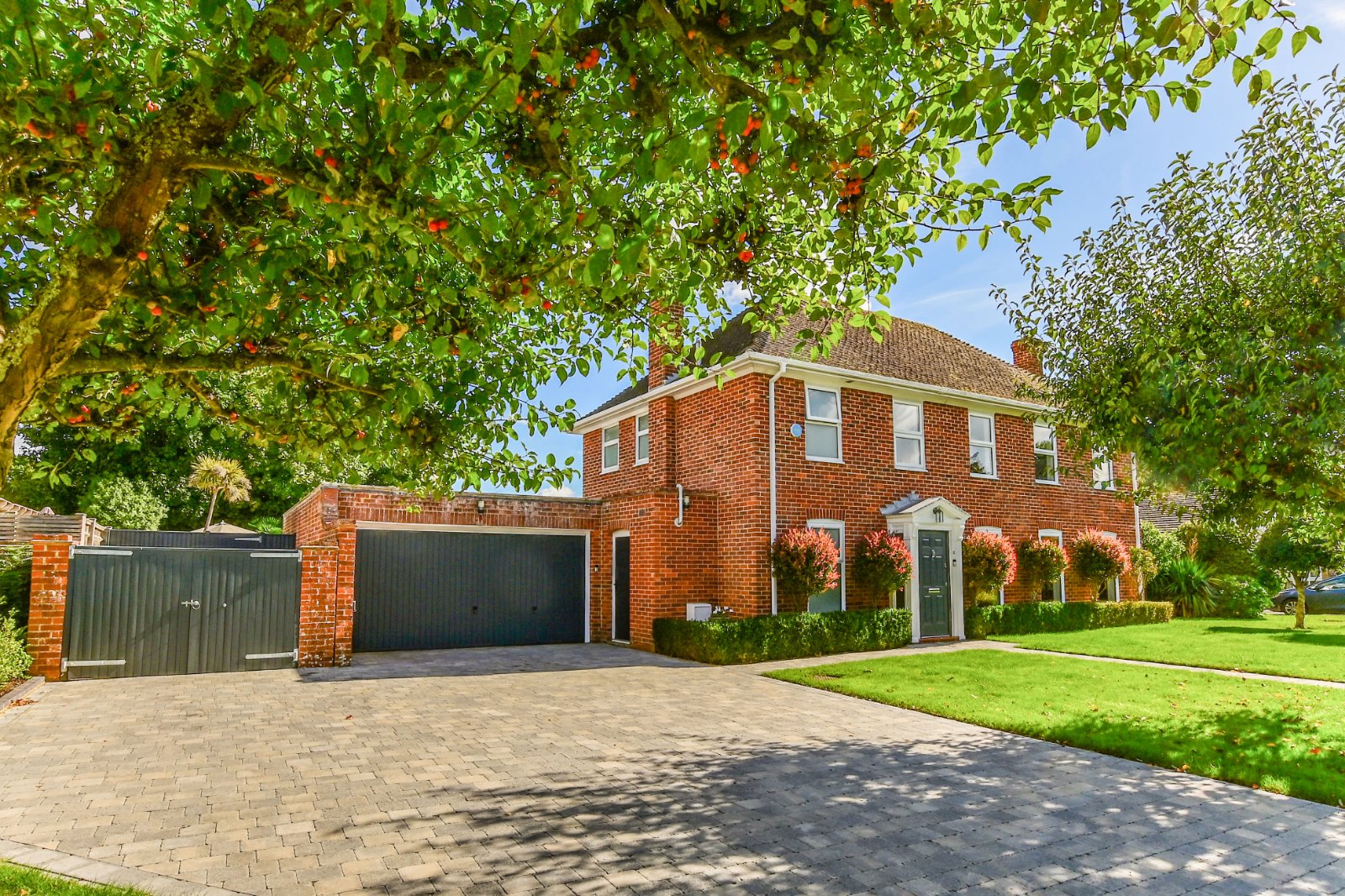 3 bedroom flat for sale