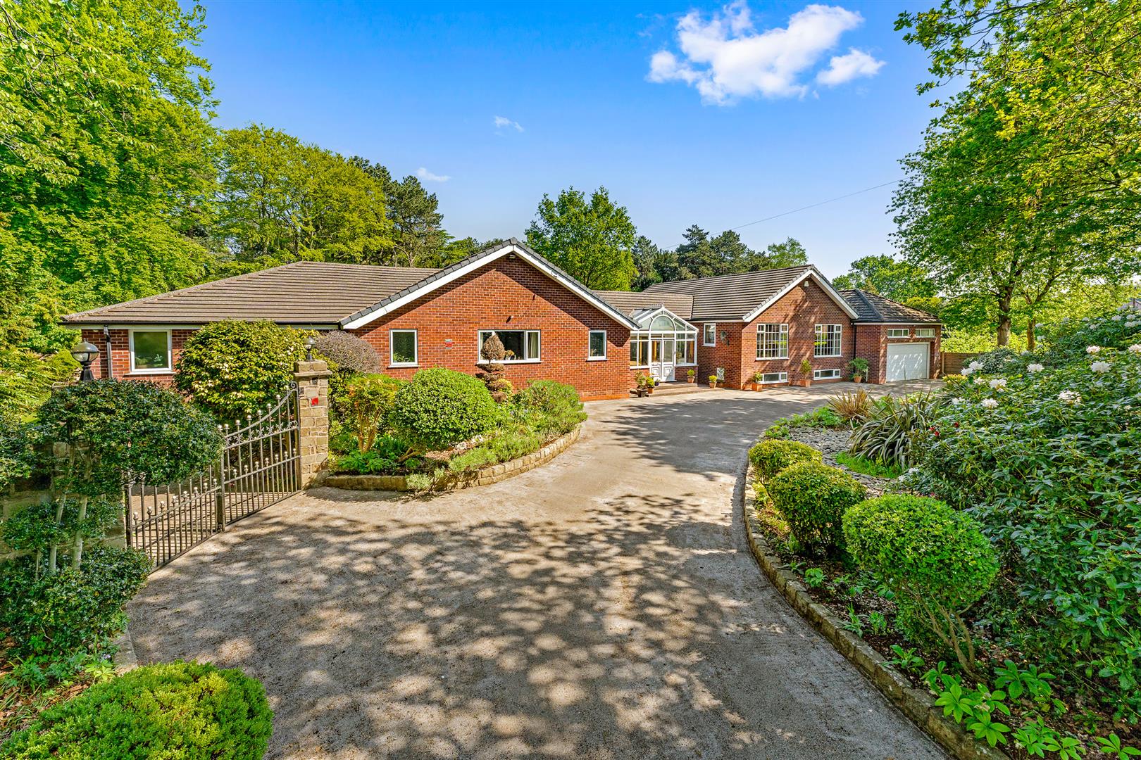5 bedroom country house for sale