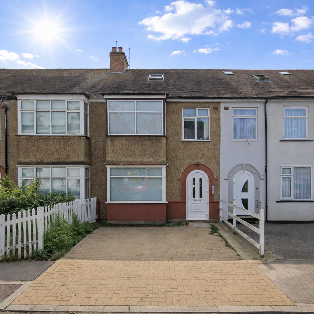 Studio flat on 44 Parkfield Road, Harrow, £1,045/mo