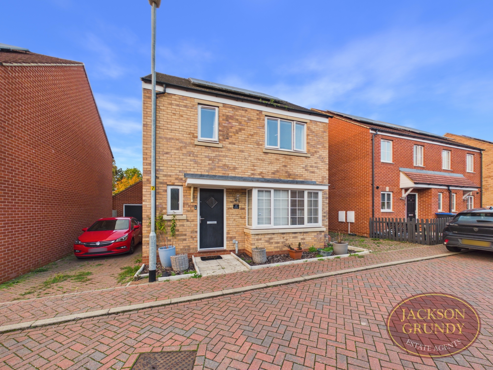 Crestwood Close, Northampton photo 2
