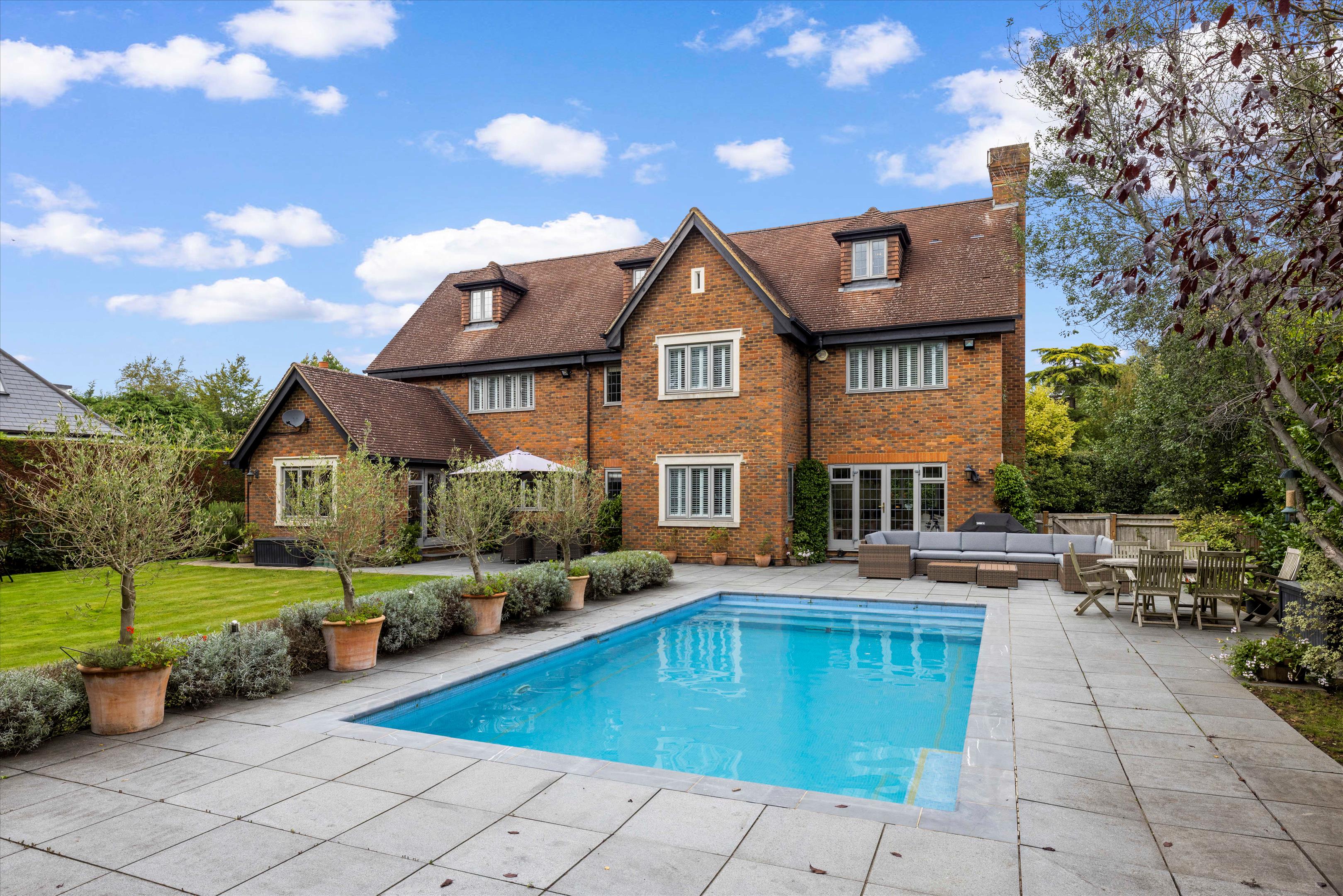 5 bedroom detached house for sale 0