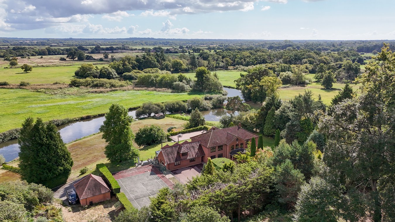 7 bedroom detached house for sale 0