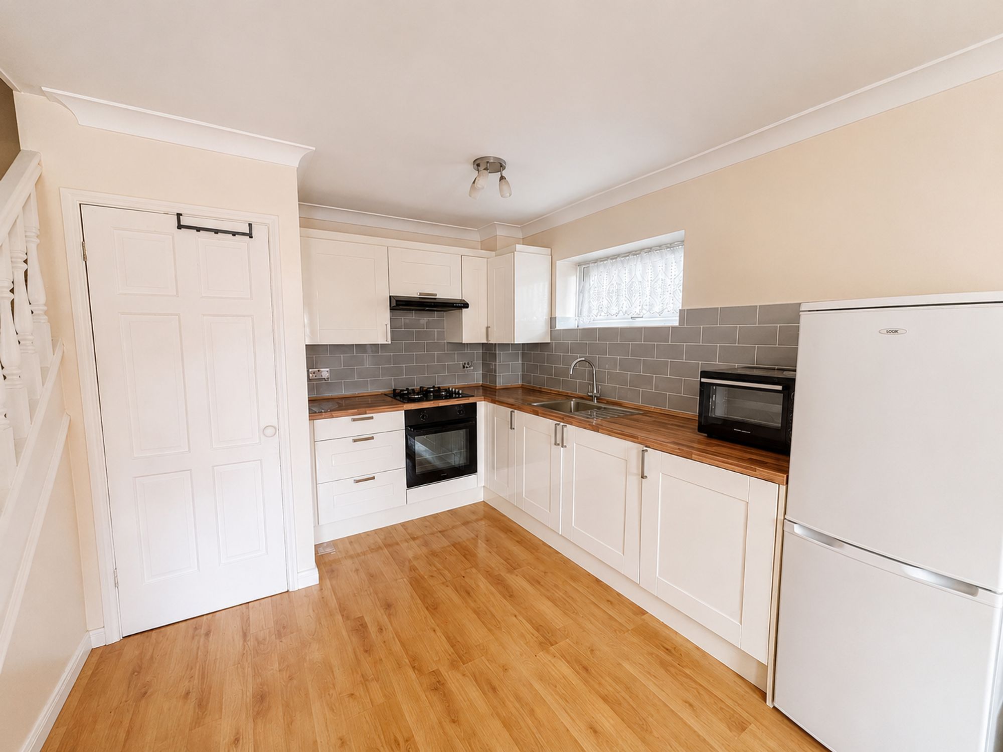 4 Loxley Court Morris Road, Romford photo 3