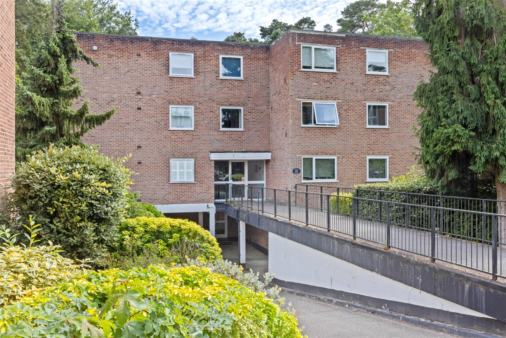 2 Troon Court, Cardwell Crescent, Ascot photo 5