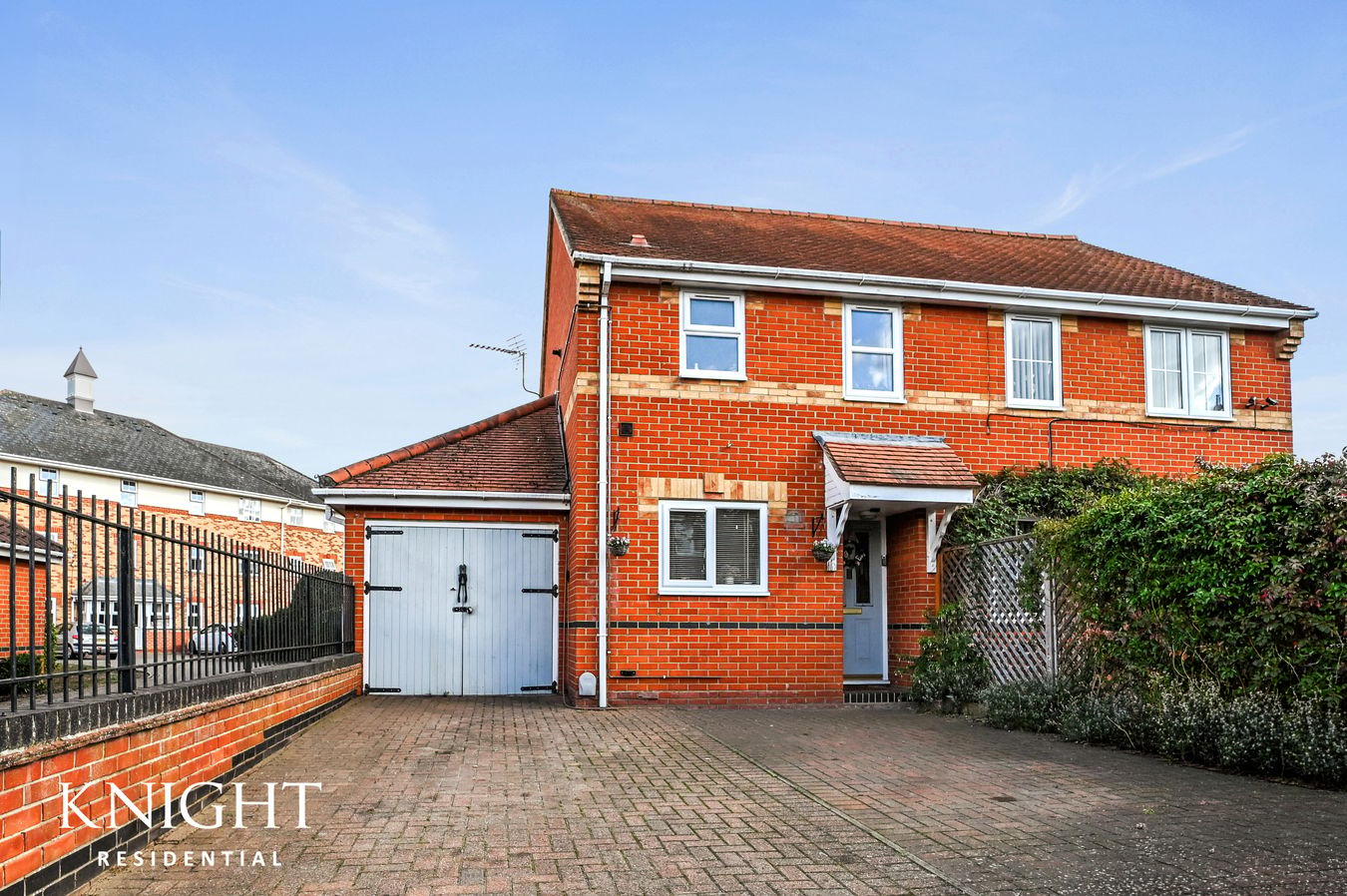 2 bed semi-detached house for sale