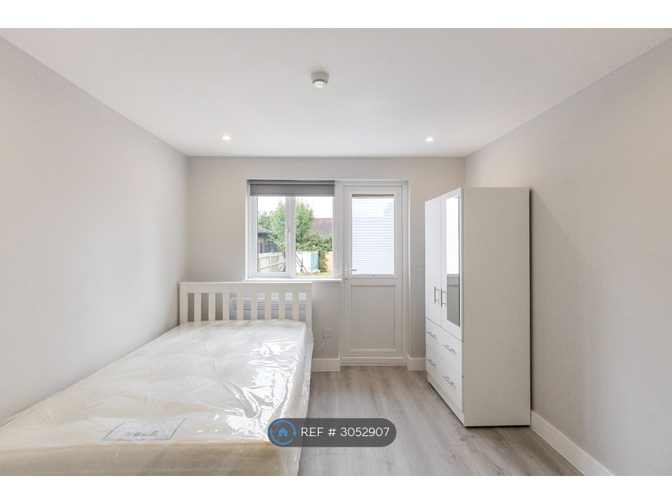 Flat   Billington Road, London photo 2