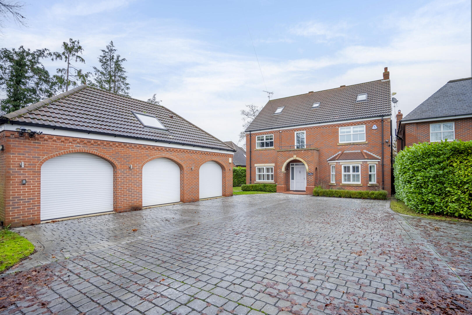 4 bedroom detached house for sale