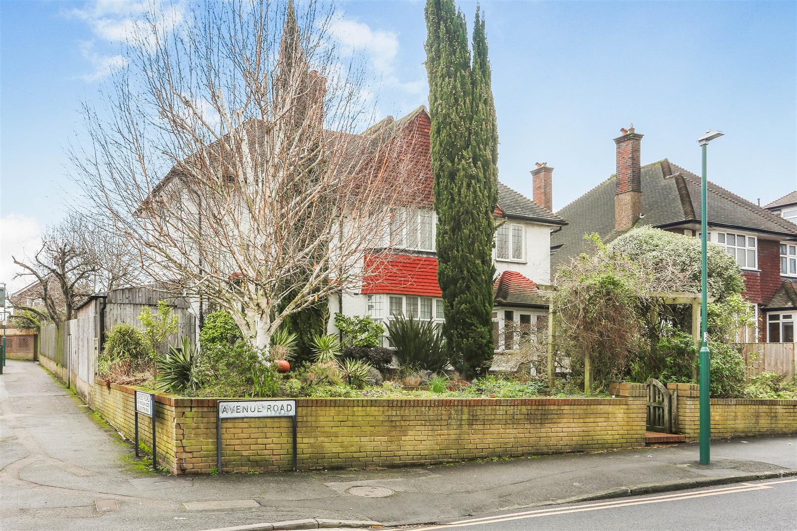5 bedroom detached house for sale 0