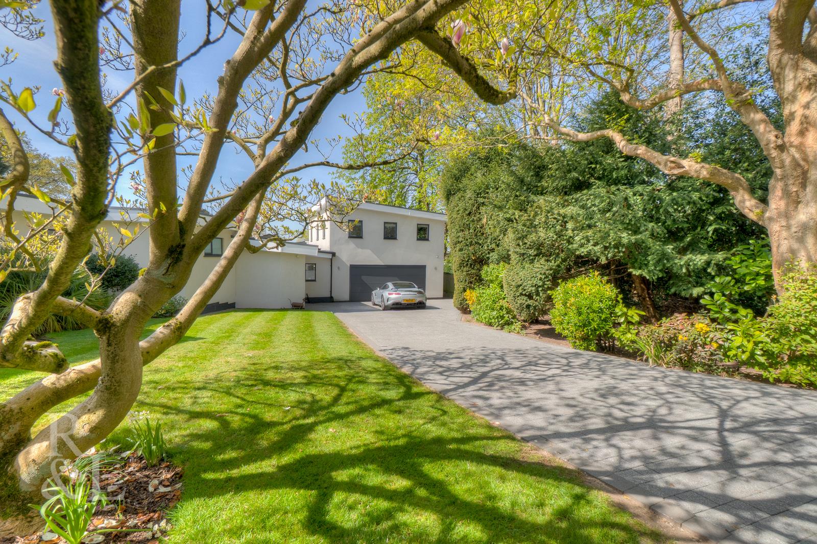 4 bedroom detached house for sale 0