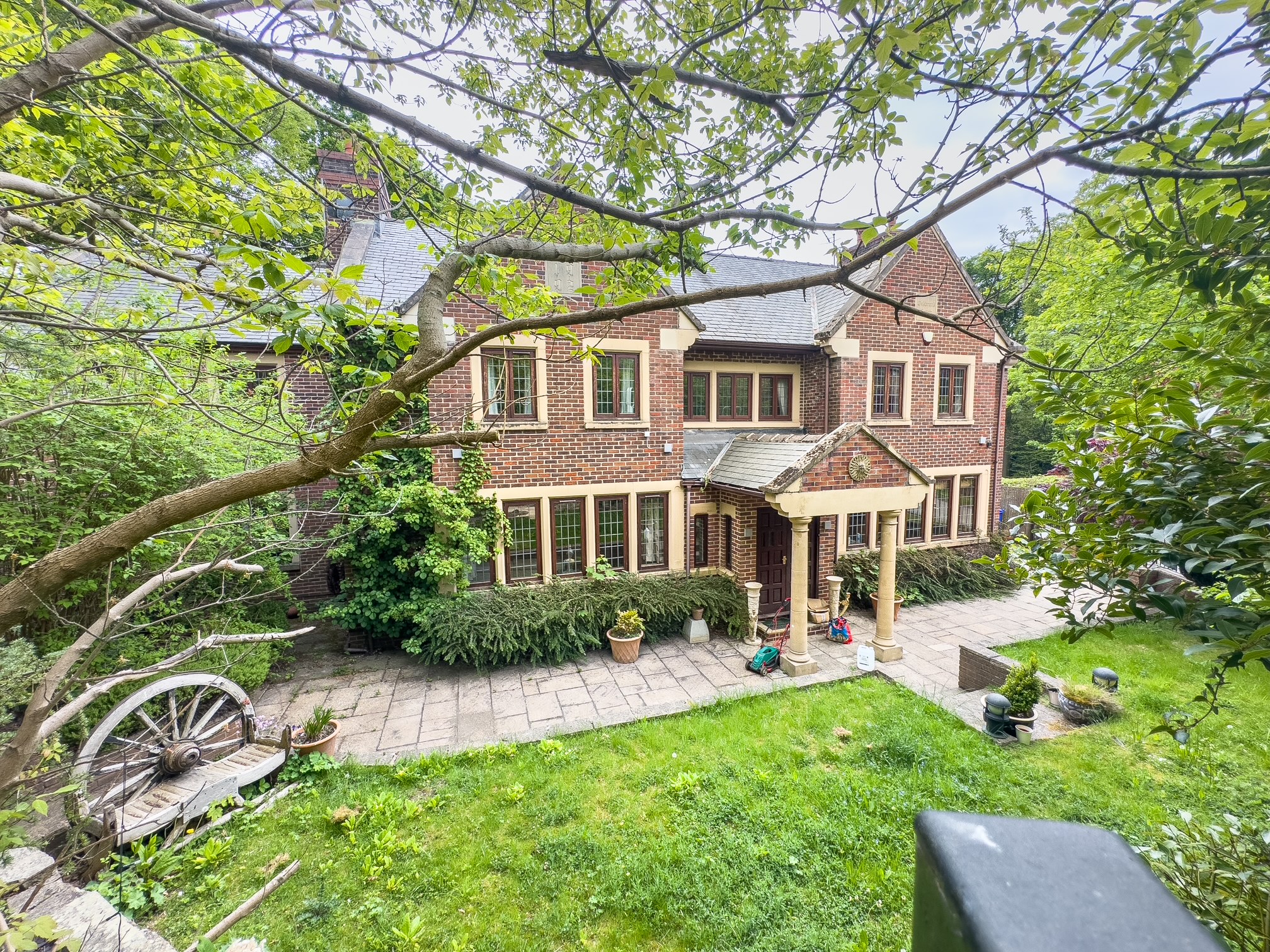 5 bedroom detached house for sale 0