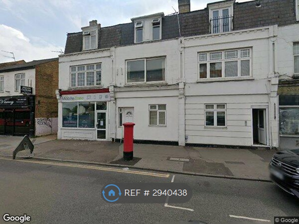 A Walton Road, West Molesey photo 2
