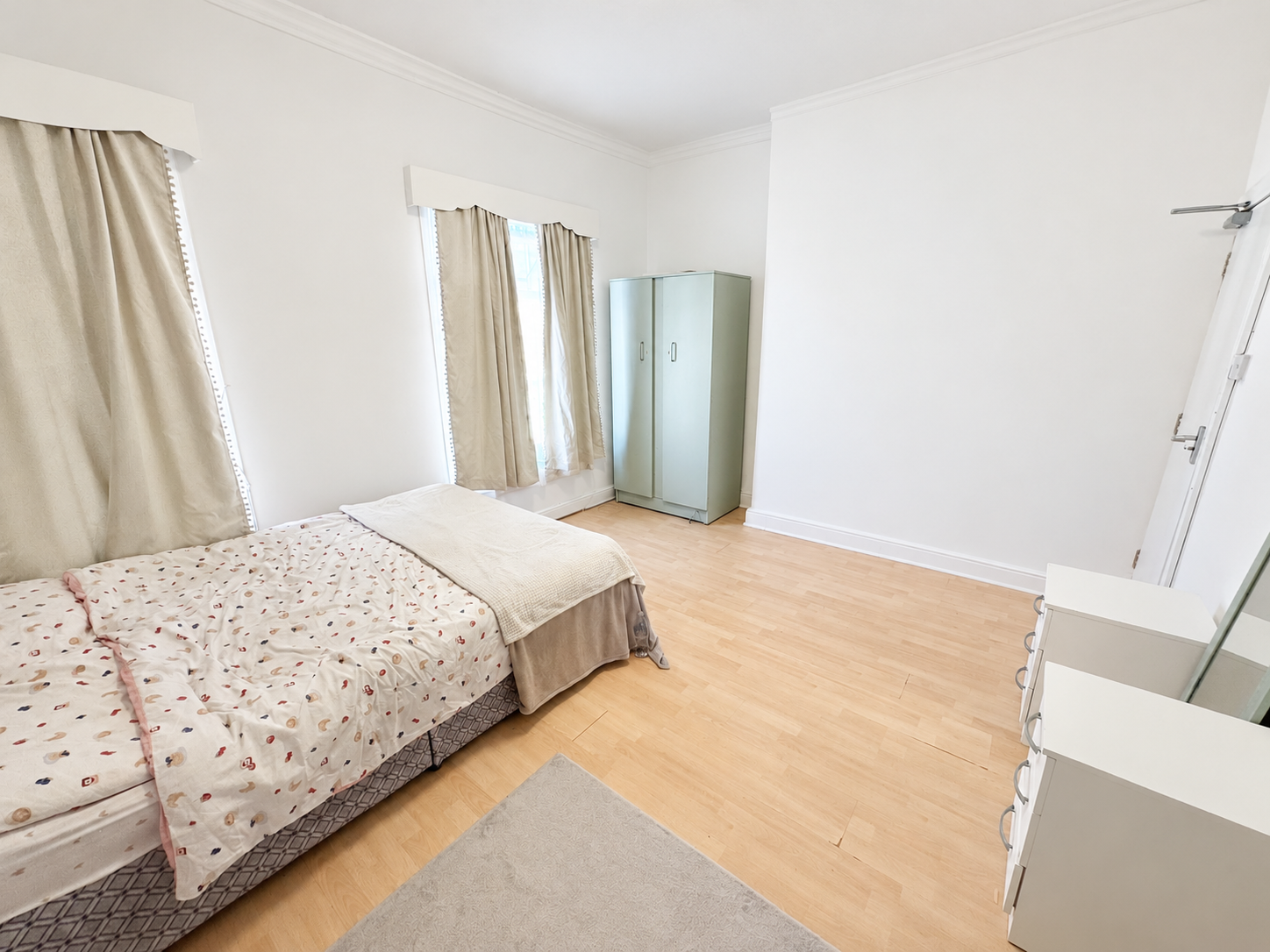 Room 2, Salford photo 4
