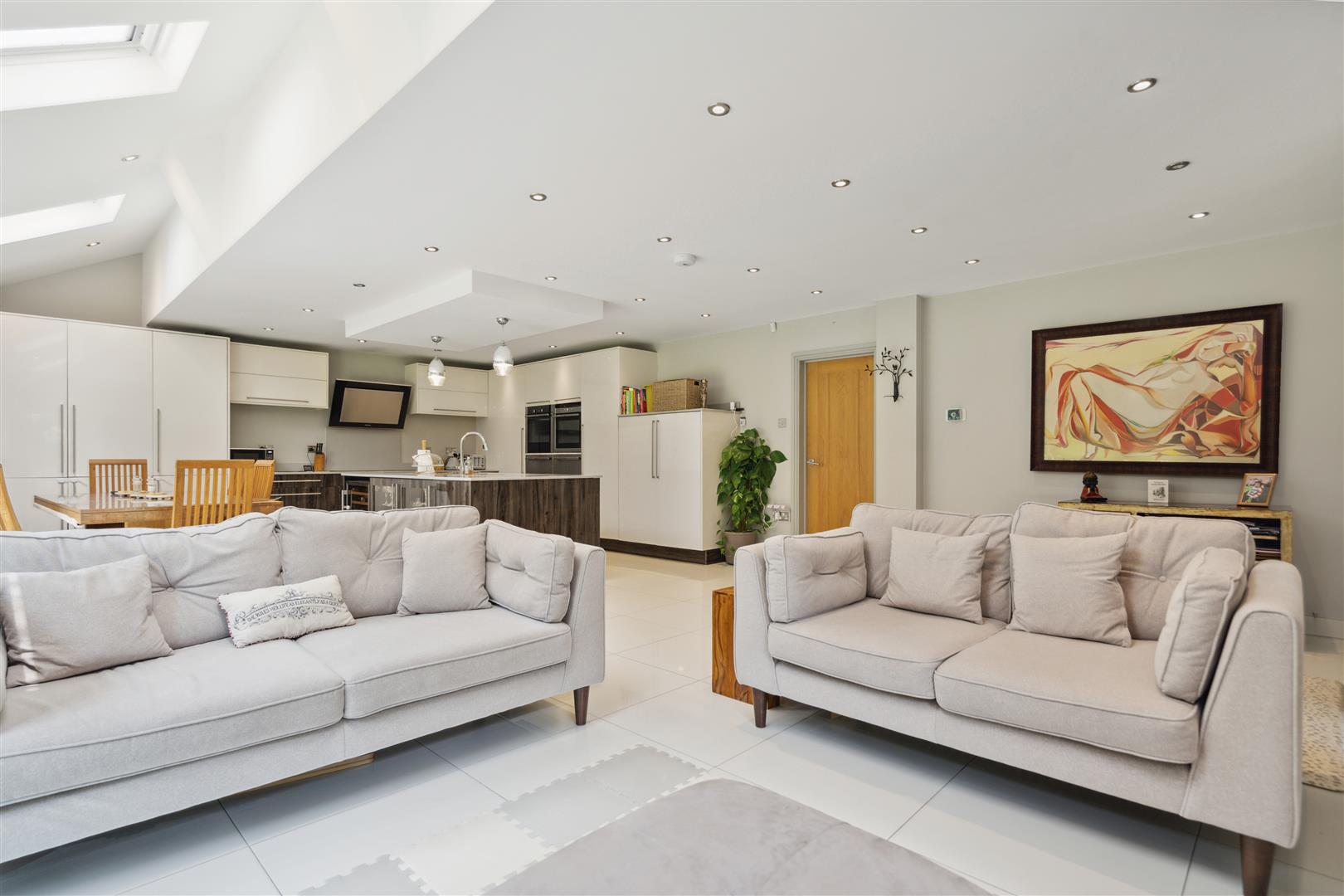 5 bedroom detached house for sale 0