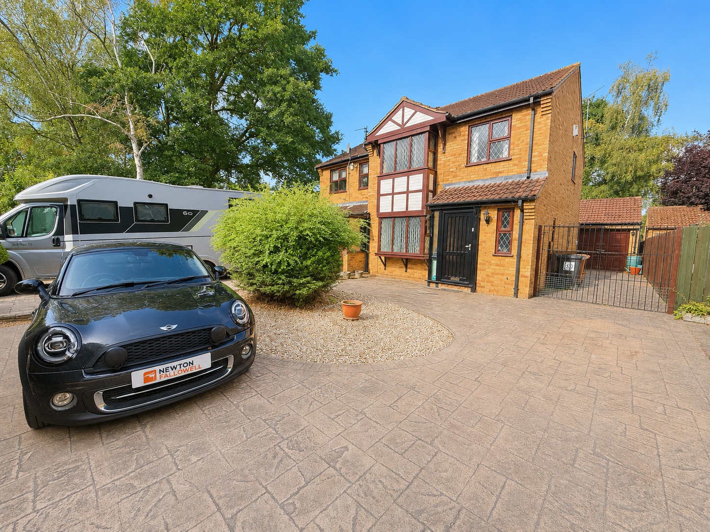3 bed semi-detached house for sale