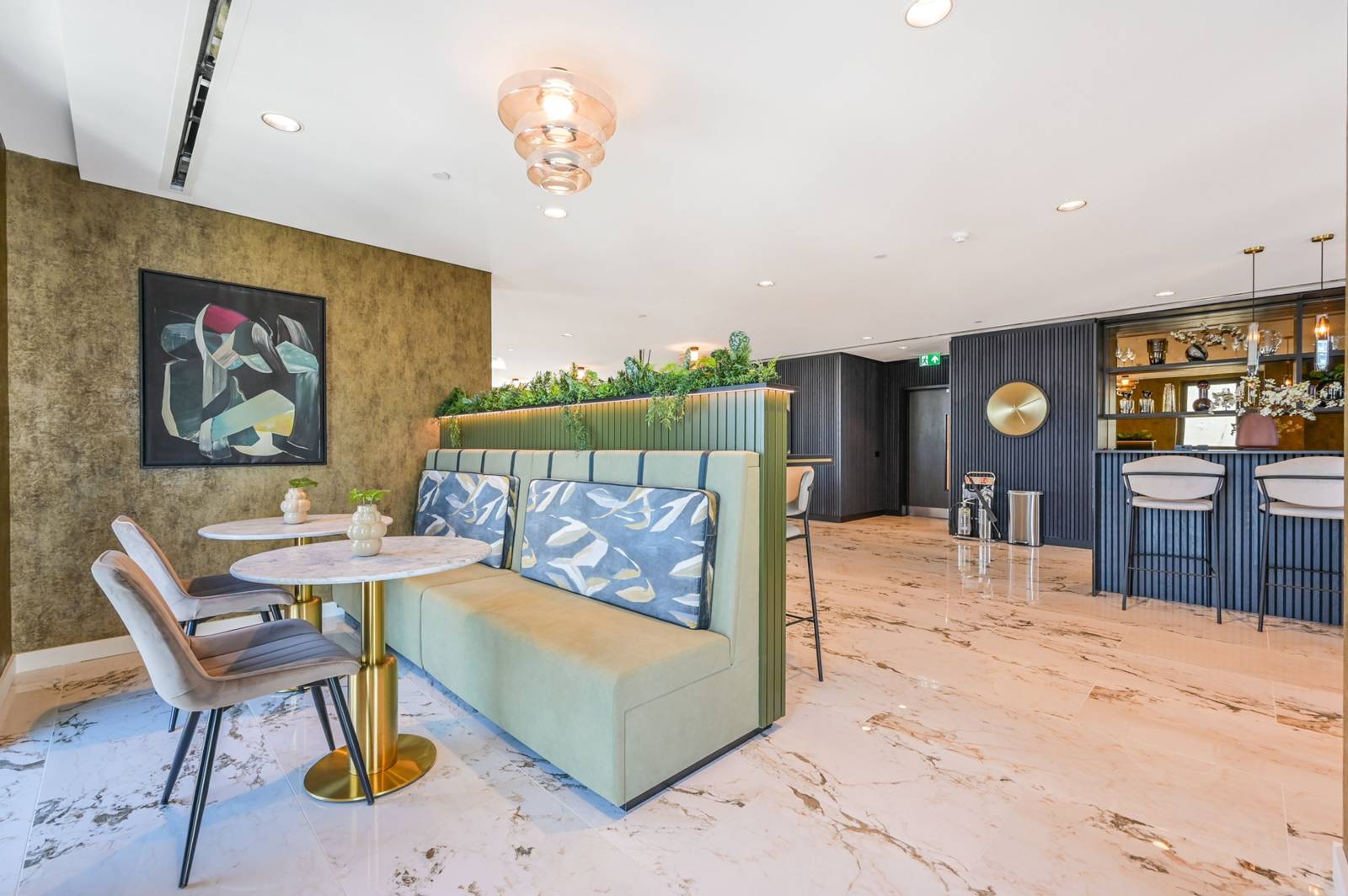 3 bedroom flat for sale in London