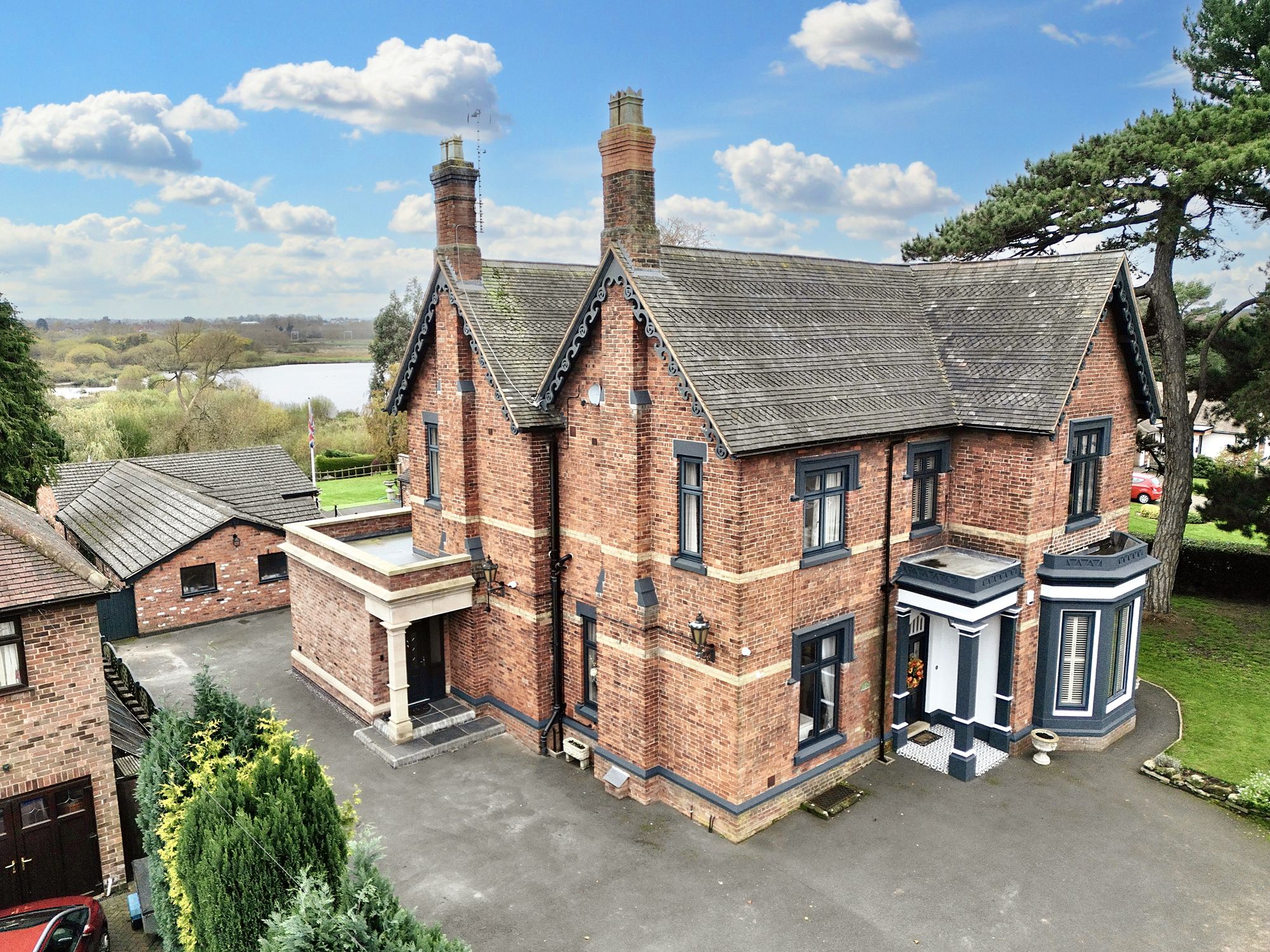 5 bedroom property for sale 0
