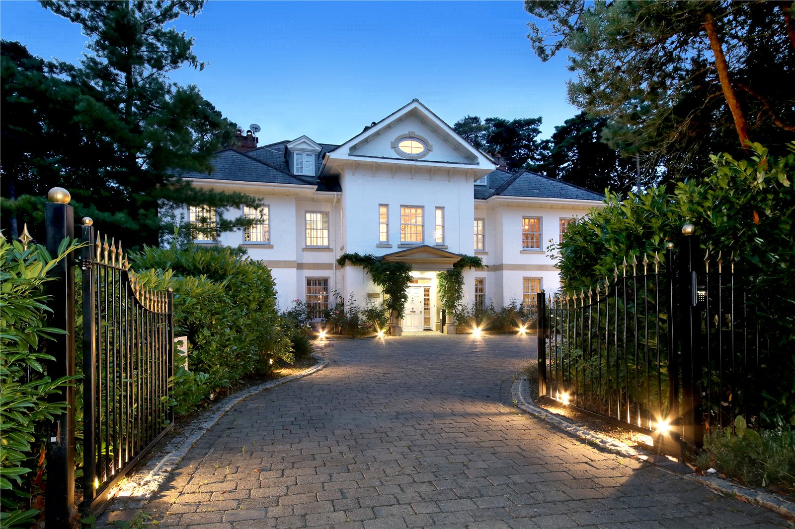 6 bedroom detached house for sale 0