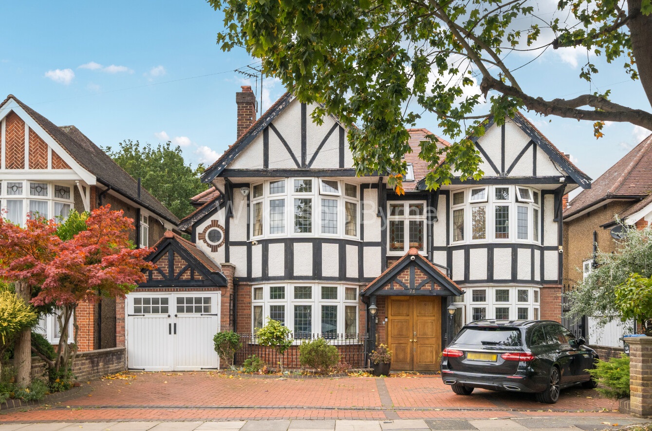 6 bedroom detached house for sale 0