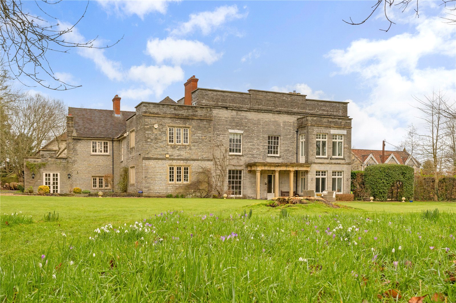 8 bedroom detached house for sale 0