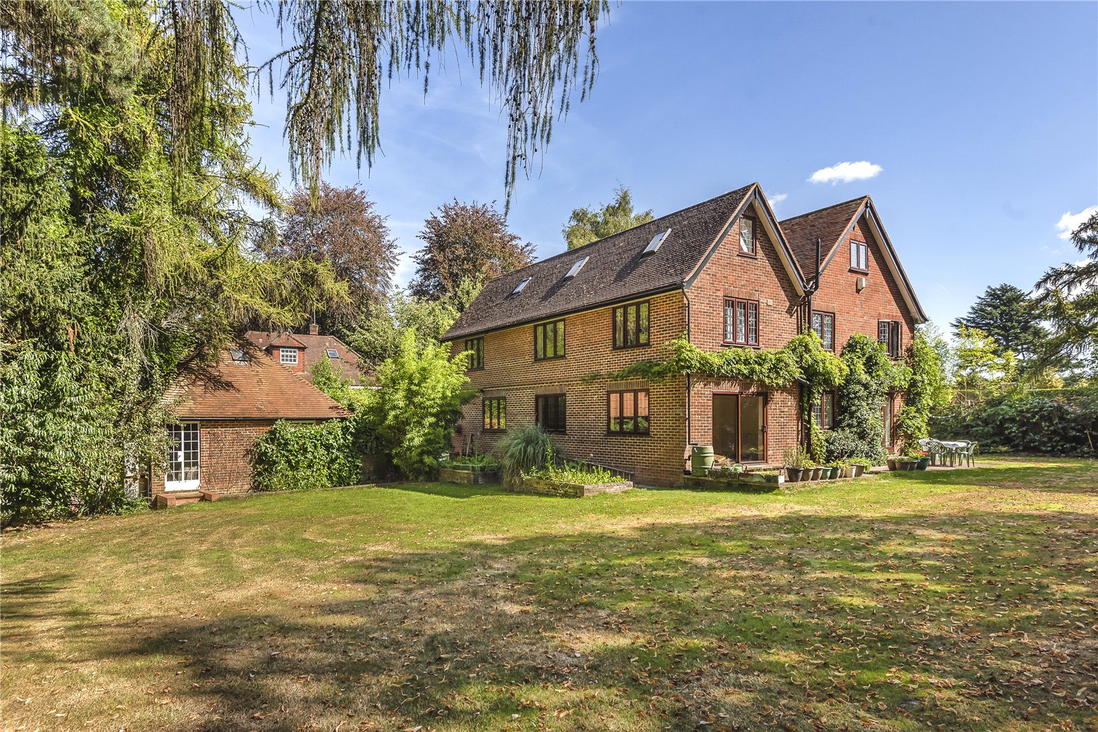 6 bedroom detached house for sale in Ashmead Drive, Denham Village