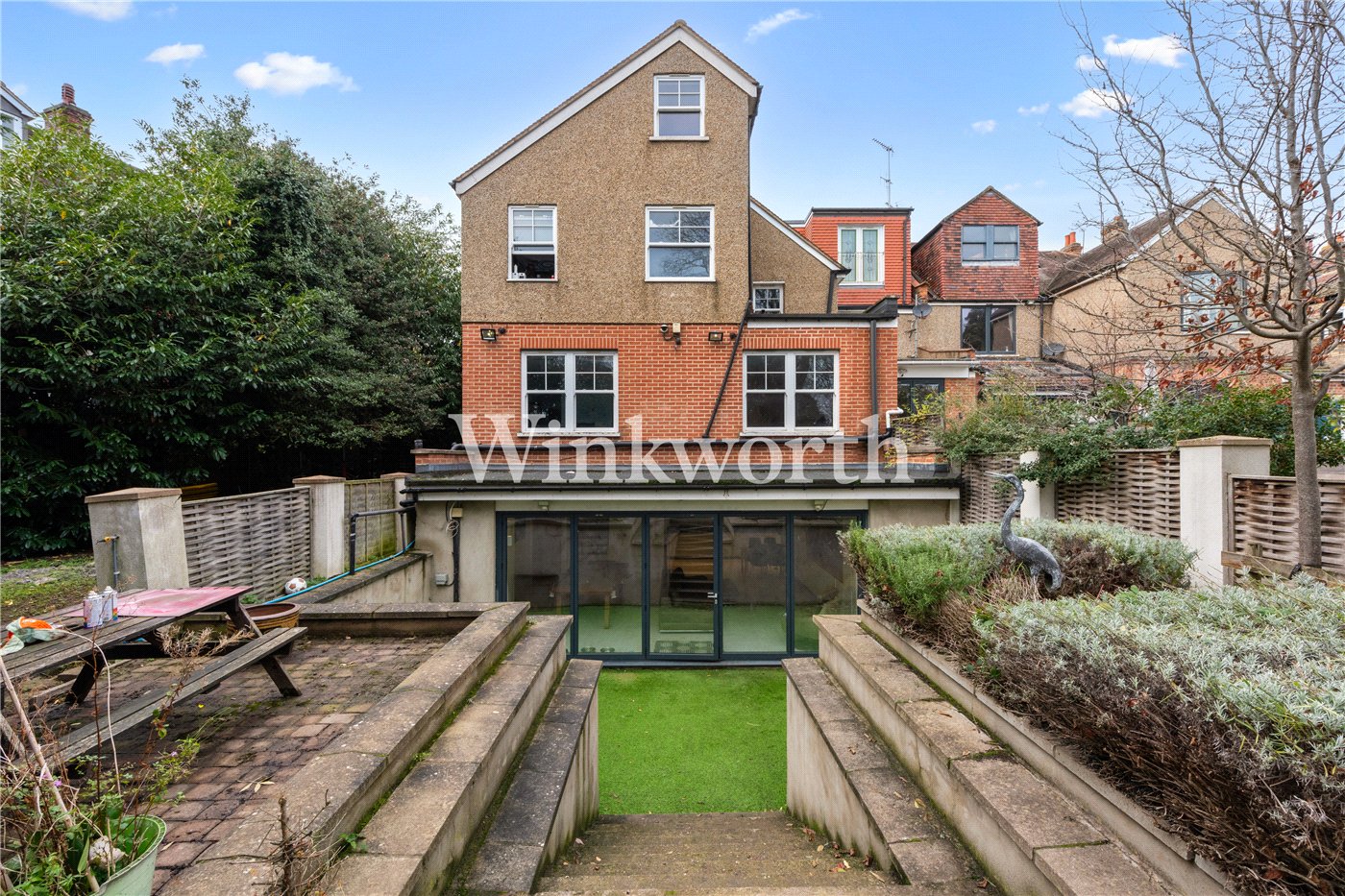 6 bedroom end terrace house for sale 0