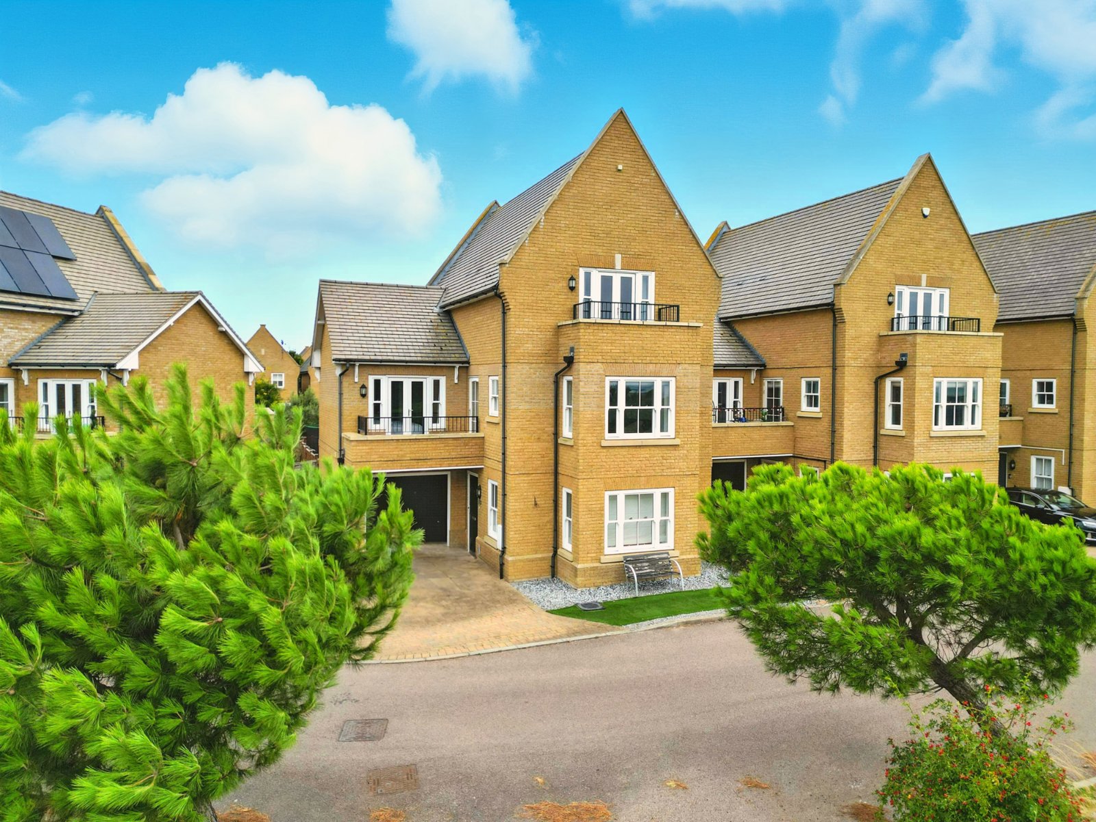 5-bed detached on 99, Gunners Rise, Shoeburyness, £800,000