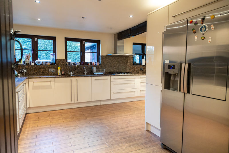 4 bedroom detached house for sale 0